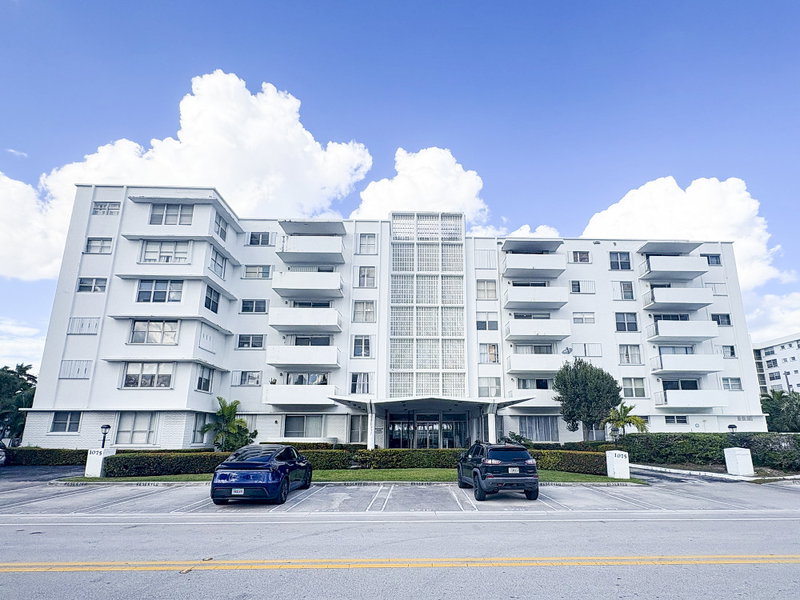 Berkshire House Condo main photo